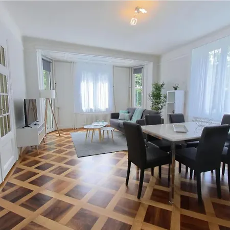 Apartmán Center Apartments, Minutes Away From The Lake! Am53