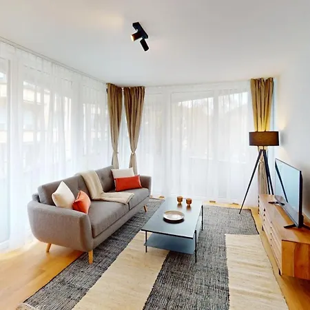 Center Apartments, Minutes Away From The Lake! Am53