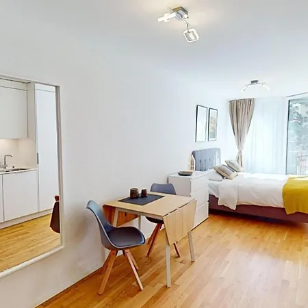 Center Apartments, Minutes Away From The Lake! Am53