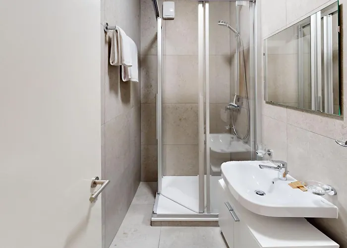 Apartament Center Apartments, Minutes Away From The Lake! Am53