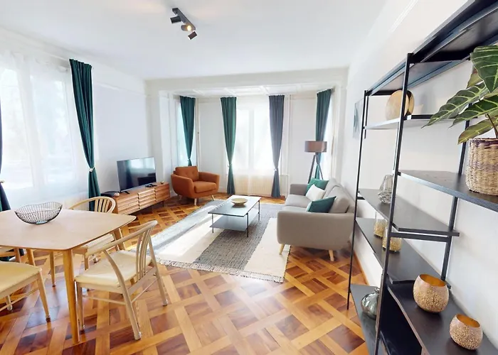 Apartament Center Apartments, Minutes Away From The Lake! Am53