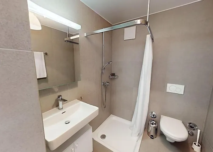 Center Apartments, Minutes Away From The Lake! Am53